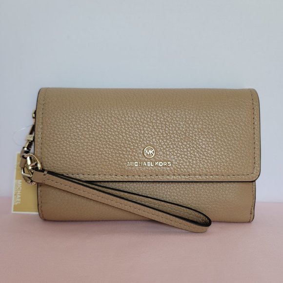 MICHAEL KORS Jet Set Charm Pebbled Leather Large Flap Phone Wristlet-Camel🎈$98⭐ - Picture 2 of 16